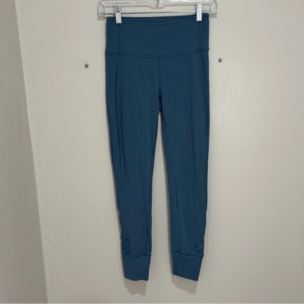 Lululemon leggings size 4,‎ blue